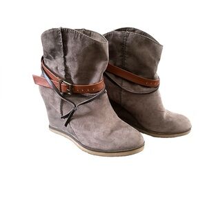 Mia taupe suede wedge booties sz 6.5